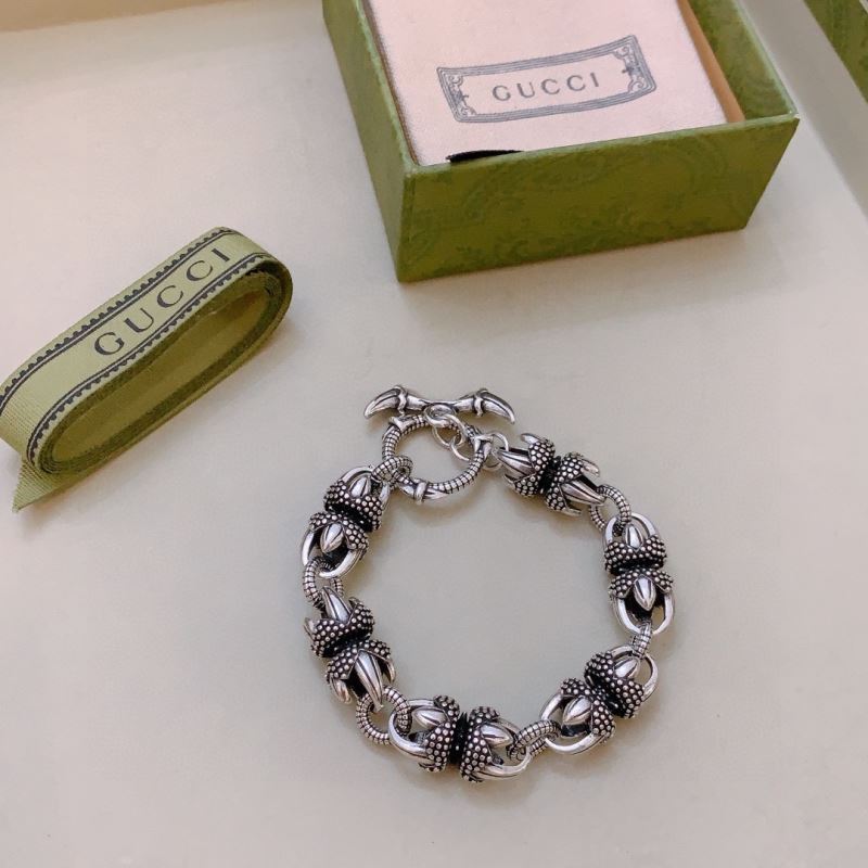 G*u*i bracelets